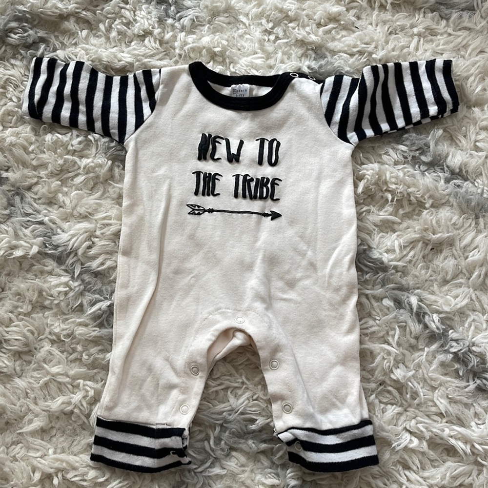 “New to the Tribe” Baby Romper 0-3 Months EUC